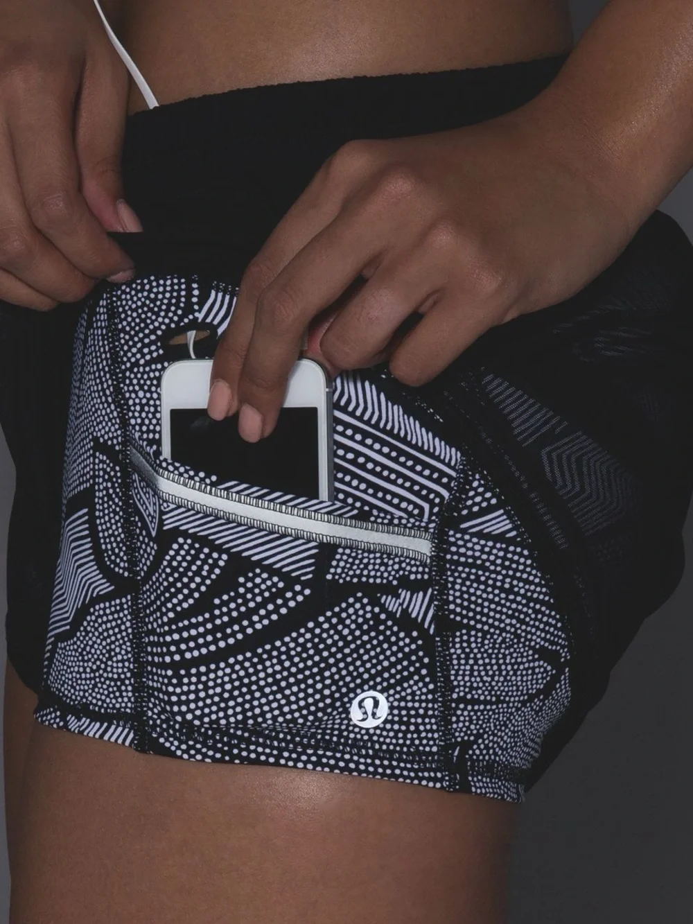 Lululemon City Sky Run By Short Mesh Black Dottie Tribe Size 4 EUC